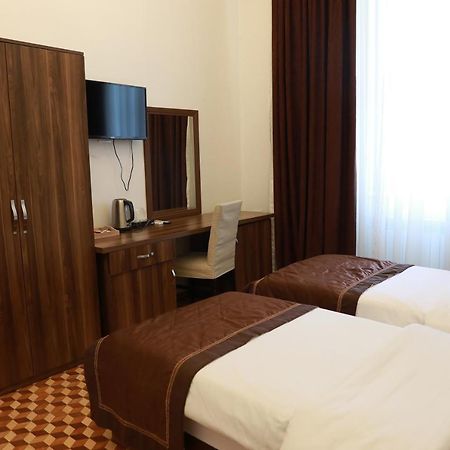 Malakan Hotel Baky Esterno foto