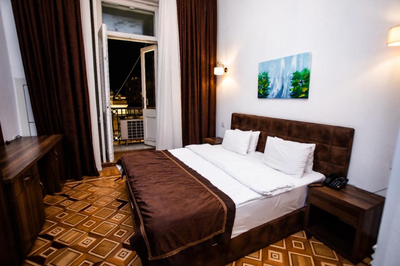 Malakan Hotel Baky Esterno foto