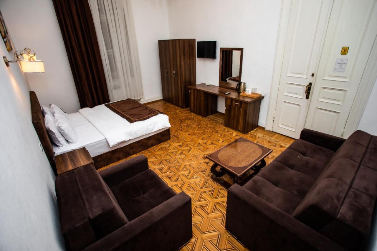Malakan Hotel Baky Esterno foto